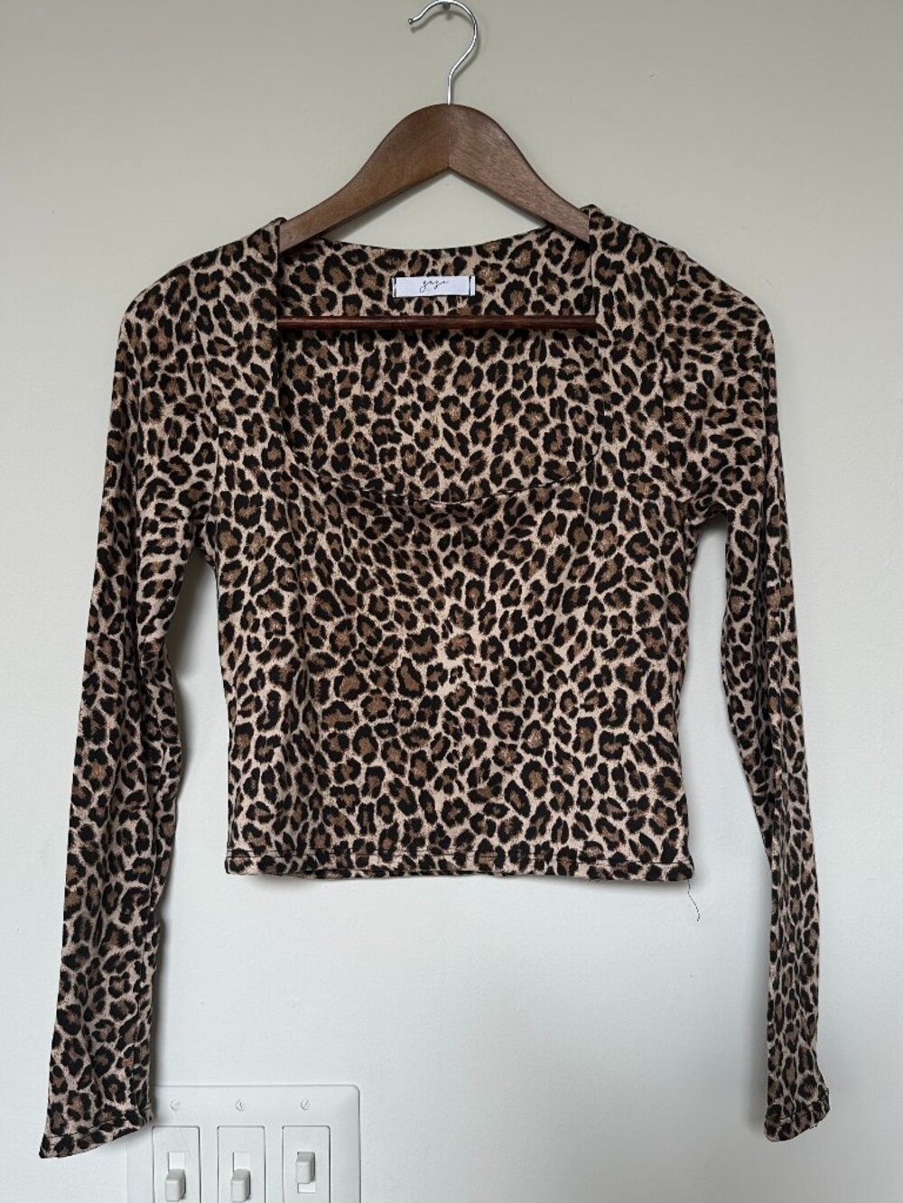 Gaze Leopard Print Long Sleeve Square Neck Crop Top 🐆